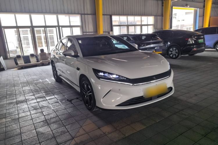 Used BYD Qin L 2025 EV 545KM Beyond Version Front Right 45 Deg