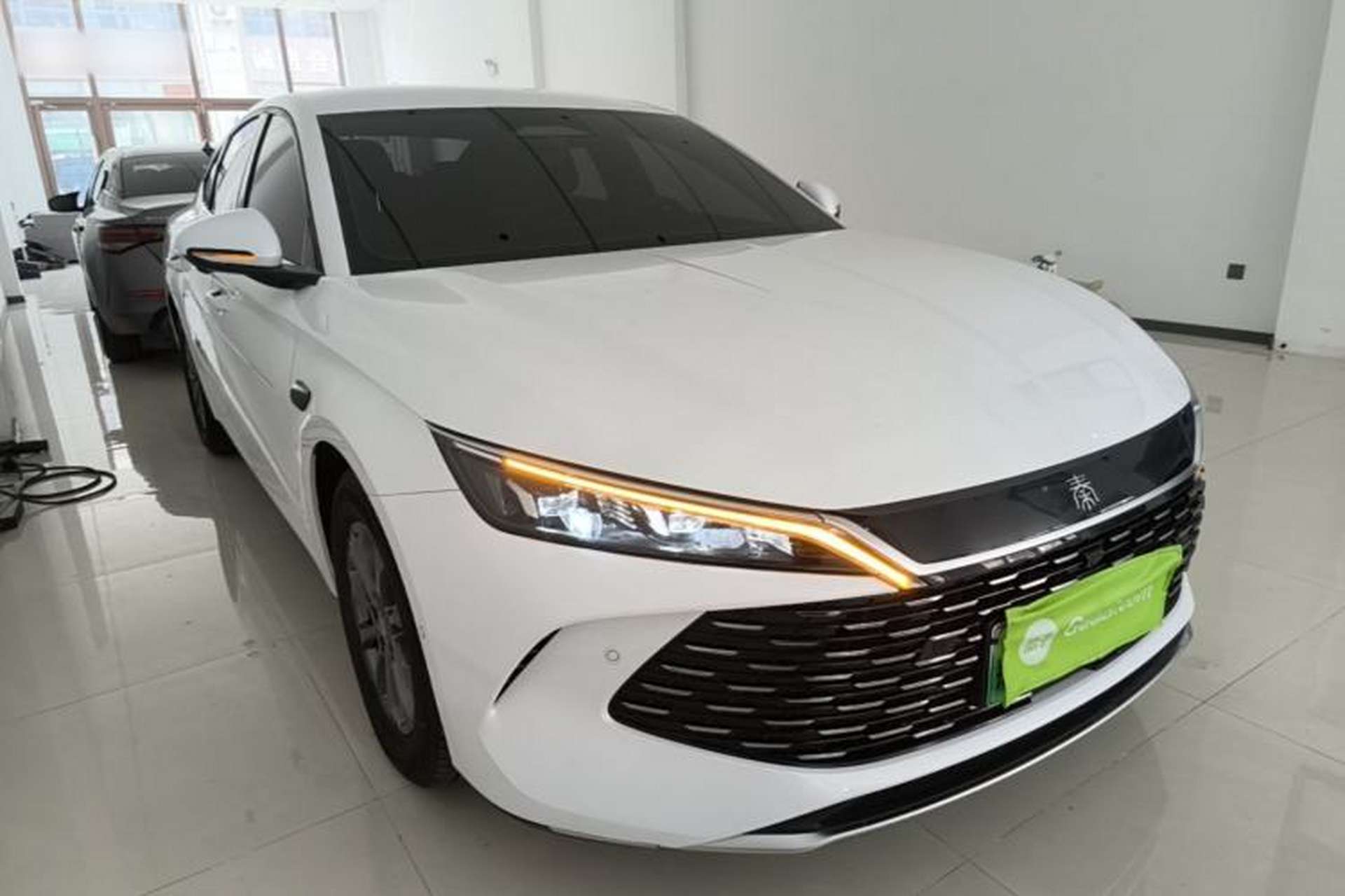 Used BYD Qin L 2025 DM-i Smart Drive 80KM Leading Model Front Right 45 Deg