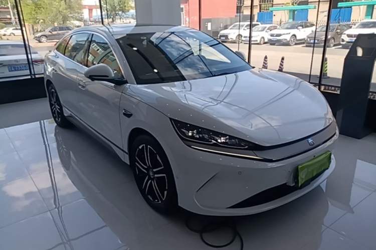 Used BYD Qin L 2025 EV 545KM Excellence Edition Front Right 45 Deg
