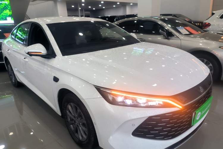 Used BYD Qin L 2025 DM-i Smart Drive 80KM Leading Model Front Right 45 Deg