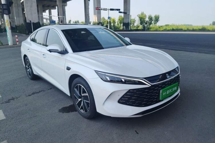 Used BYD Qin L 2025 DM-i Smart Drive 120KM Superior Model Front Right 45 Deg