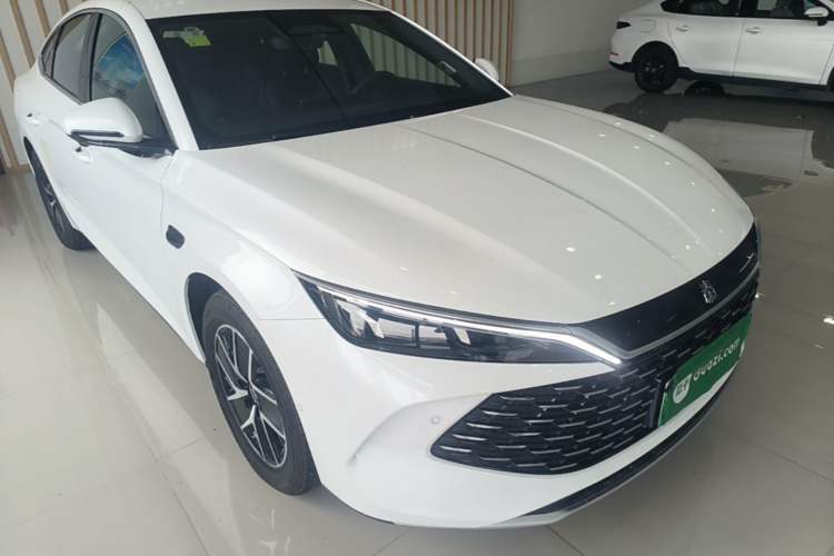 Used BYD Qin L 2025 DM-i Smart Drive 120KM Superior Model Front Right 45 Deg