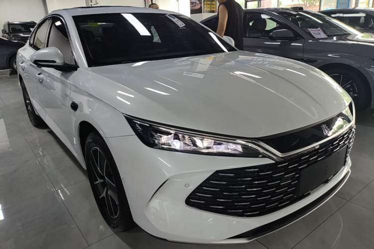 Used BYD Qin L 2025 DM-i Smart Drive 120KM Leading Model Front Right 45 Deg
