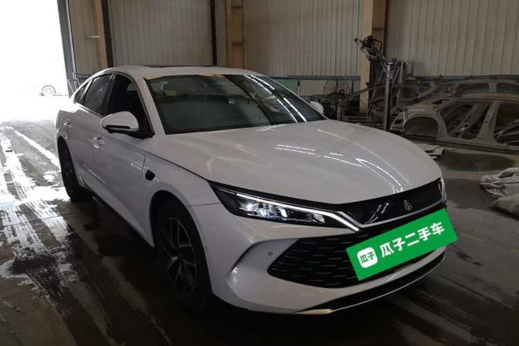 Used BYD Qin L 2025 DM-i Smart Drive 120KM Superior Model Front Right 45 Deg