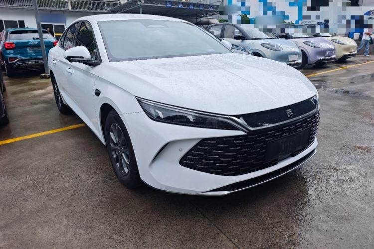 Used BYD Qin L 2025 DM-i Smart Drive 80KM Leading Model Front Right 45 Deg