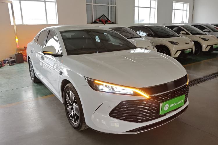Used BYD Qin L 2025 DM-i Smart Drive 120KM Superior Model Front Right 45 Deg