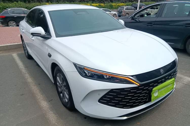Used BYD Qin L 2025 DM-i Smart Drive 80KM Leading Model Front Right 45 Deg