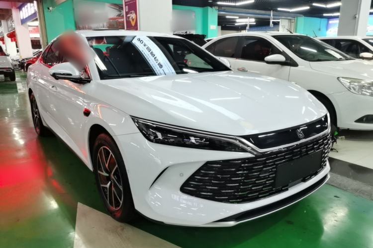Used BYD Qin L 2025 DM-i Smart Drive 120KM Superior Model Front Right 45 Deg