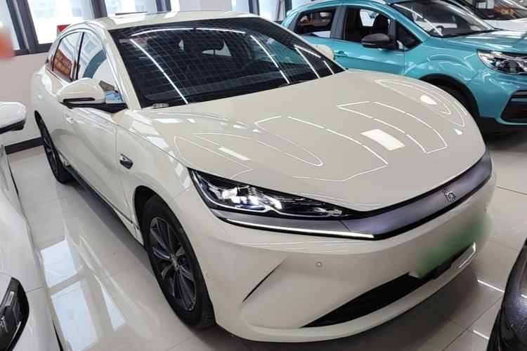 Used BYD Qin L 2025 EV 545KM Beyond Version Front Right 45 Deg