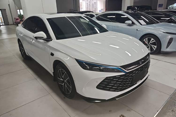 Used BYD Qin L 2025 DM-i Smart Drive 120KM Leading Model Front Right 45 Deg
