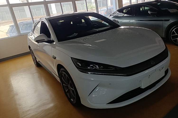 Used BYD Qin L 2025 EV 545KM Beyond Version Front Right 45 Deg