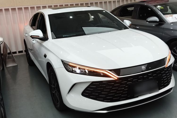 Used BYD Qin L 2025 DM-i Smart Drive 120KM Superior Model Front Right 45 Deg