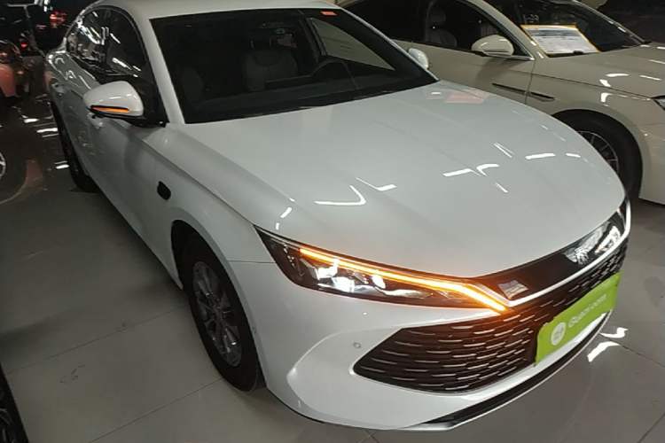 Used BYD Qin L 2025 DM-i Smart Drive 80KM Leading Model Front Right 45 Deg
