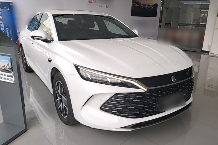 Used BYD Qin L 2025 DM-i Smart Drive 120KM Superior Model Front Right 45 Deg