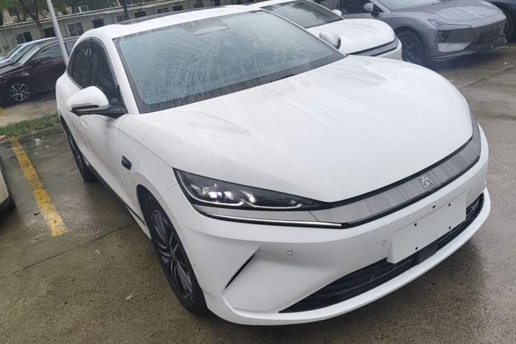 Used BYD Qin L 2025 EV 545KM Cloud Suspension Edition Front Right 45 Deg