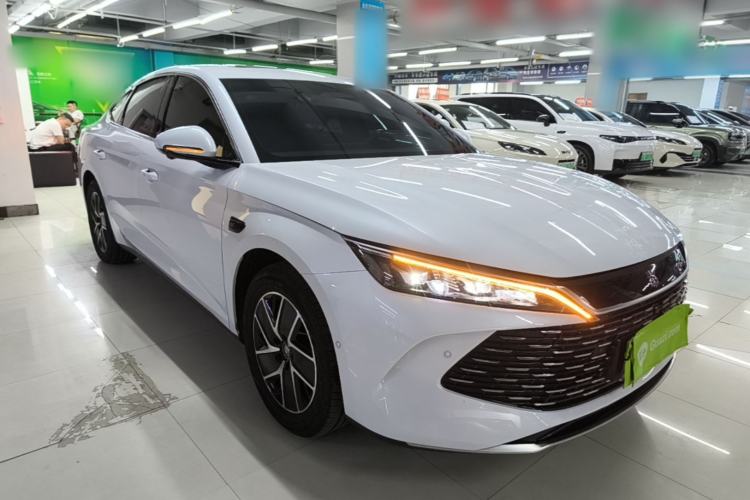 Used BYD Qin L 2025 DM-i Smart Drive 120KM Leading Model Front Right 45 Deg
