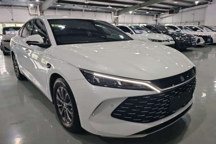 Used BYD Qin L 2025 DM-i Smart Drive 80KM Leading Model Front Right 45 Deg
