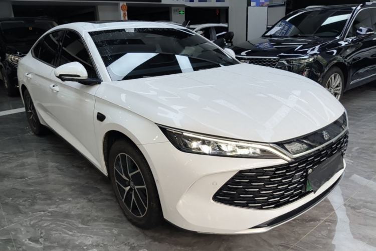 Used BYD Qin L 2025 DM-i Smart Drive 120KM Superior Model Front Right 45 Deg