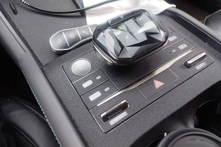 Used BYD Qin L 2025 DM-i Smart Drive 120KM Leading Model Gear Lever