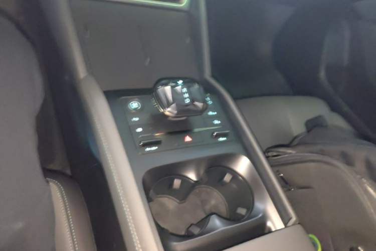 Used BYD Qin L 2025 DM-i Smart Drive 80KM Leading Model Gear Lever