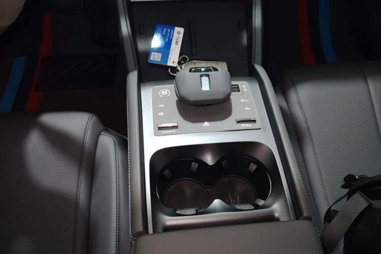 Used BYD Qin L 2025 DM-i Smart Drive 80KM Leading Model Gear Lever