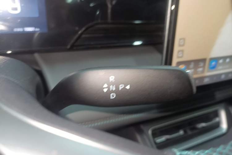 Used BYD Qin L 2025 EV 470KM Leading Edition Gear Lever