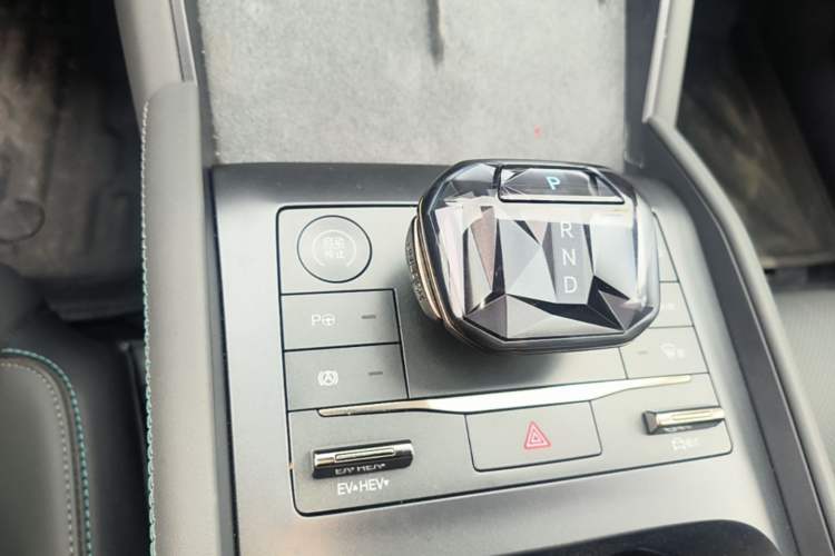 Used BYD Qin L 2025 DM-i Smart Drive 120KM Superior Model Gear Lever