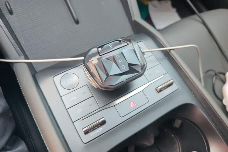 Used BYD Qin L 2025 DM-i Smart Drive 80KM Superior Model Gear Lever