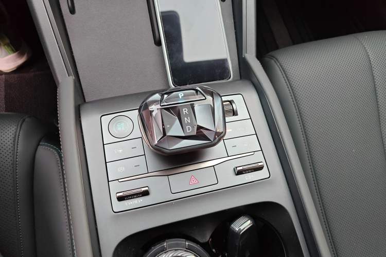 Used BYD Qin L 2025 DM-i Smart Drive 80KM Leading Model Gear Lever