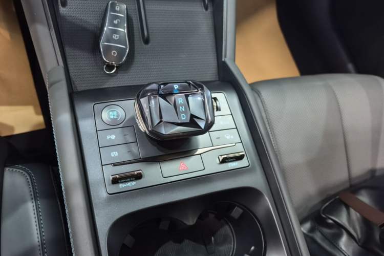 Used BYD Qin L 2025 DM-i Smart Drive 120KM Superior Model Gear Lever