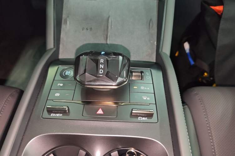 Used BYD Qin L 2025 DM-i Smart Drive 120KM Superior Model Gear Lever