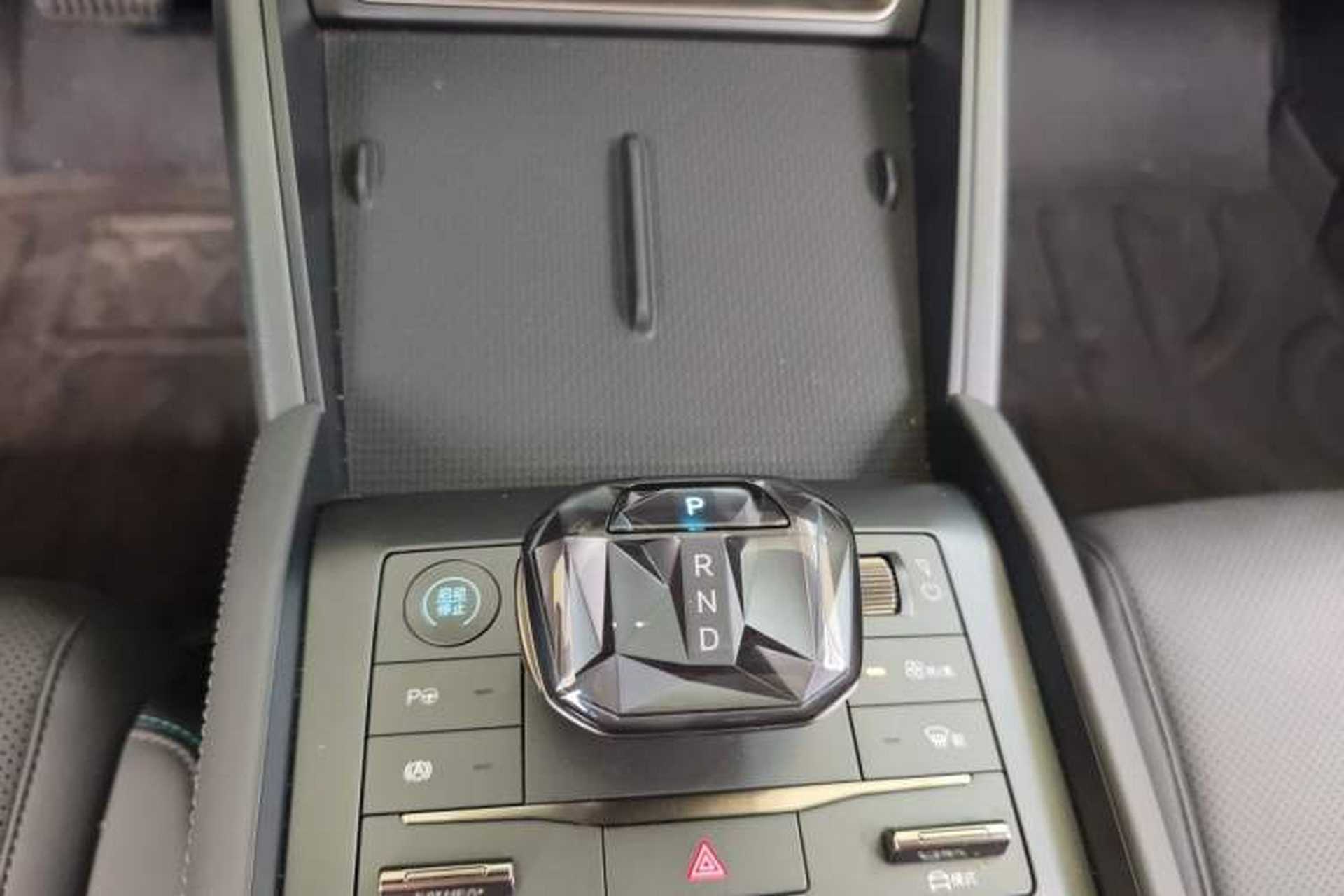 Used BYD Qin L 2025 DM-i Smart Drive 80KM Leading Model Gear Lever