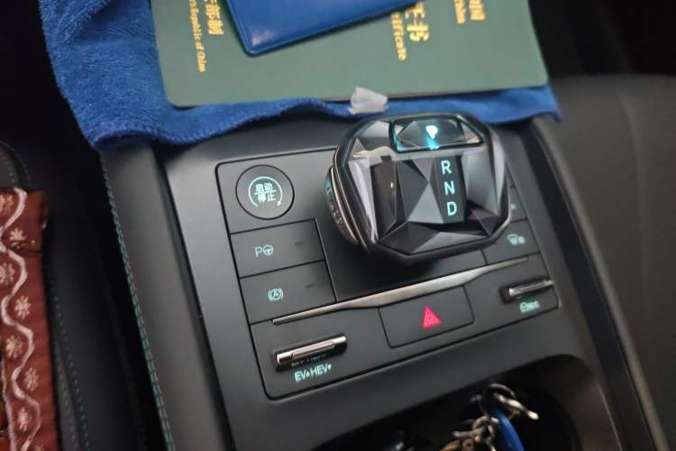 Used BYD Qin L 2025 DM-i Smart Drive 80KM Leading Model Gear Lever