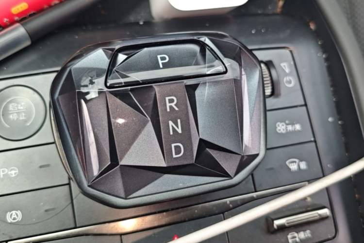 Used BYD Qin L 2025 DM-i Smart Drive 80KM Leading Model Gear Lever