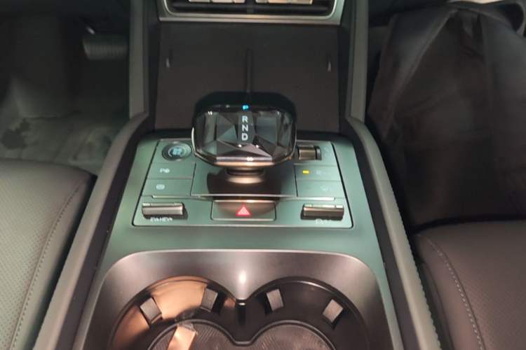 Used BYD Qin L 2025 DM-i Smart Drive 80KM Leading Model Gear Lever