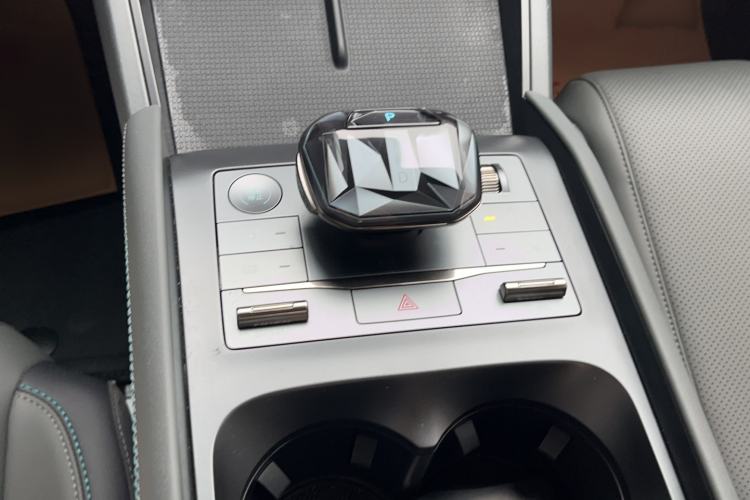 Used BYD Qin L 2025 DM-i Smart Drive 80KM Leading Model Gear Lever