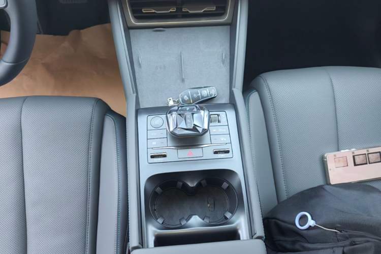 Used BYD Qin L 2025 DM-i Smart Drive 120KM Superior Model Gear Lever