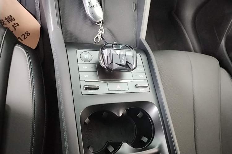 Used BYD Qin L 2025 DM-i Smart Drive 80KM Leading Model Gear Lever