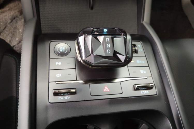Used BYD Qin L 2025 DM-i Smart Drive 80KM Superior Model Gear Lever