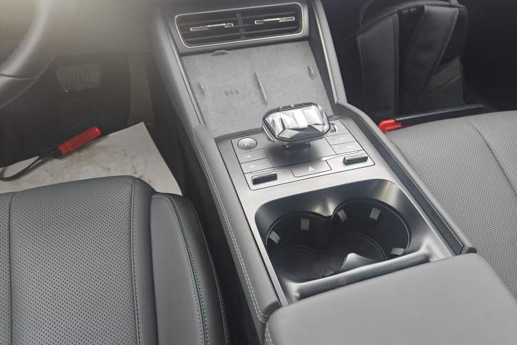 Used BYD Qin L 2025 DM-i Smart Drive 120KM Superior Model Gear Lever