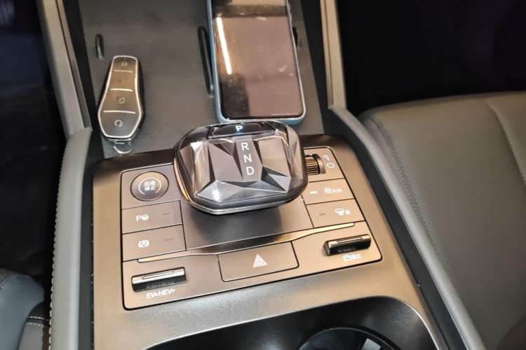 Used BYD Qin L 2025 DM-i Smart Drive 80KM Leading Model Gear Lever