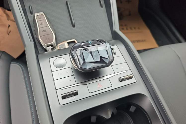 Used BYD Qin L 2025 DM-i Smart Drive 80KM Leading Model Gear Lever