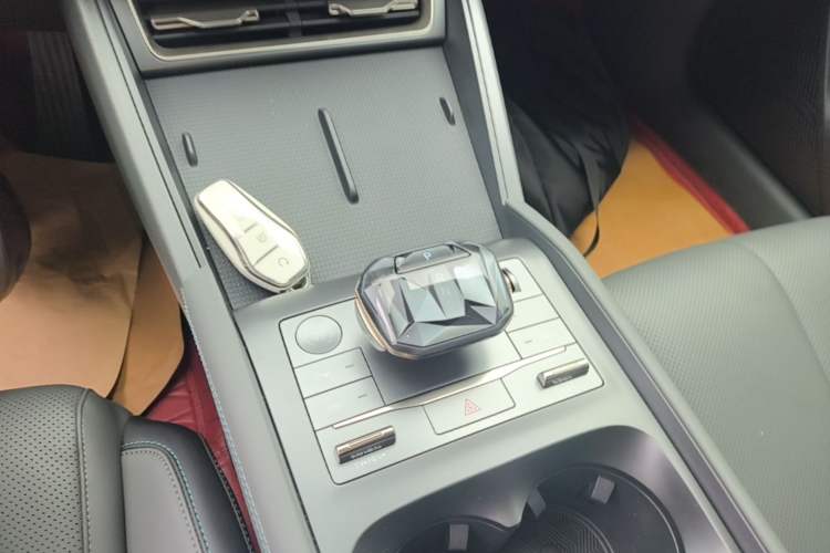 Used BYD Qin L 2025 DM-i Smart Drive 80KM Leading Model Gear Lever
