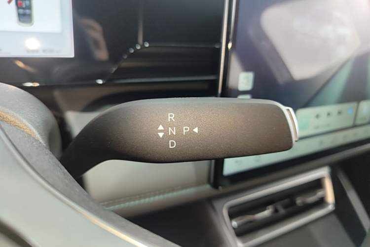 Used BYD Qin L 2025 EV 545KM Cloud Suspension Edition Gear Lever