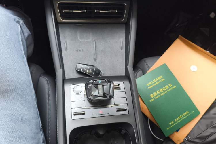Used BYD Qin L 2025 DM-i Smart Drive 120KM Superior Model Gear Lever