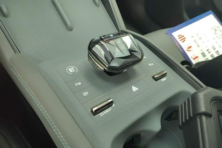 Used BYD Qin L 2025 DM-i Smart Drive 120KM Leading Model Gear Lever