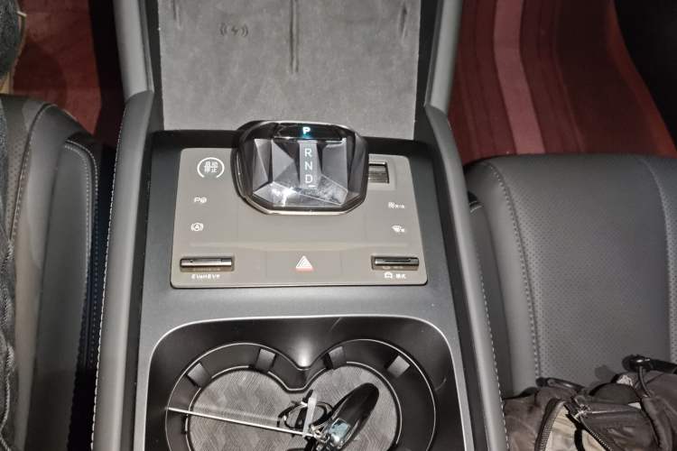 Used BYD Qin L 2025 DM-i Smart Drive 120KM Superior Model Gear Lever