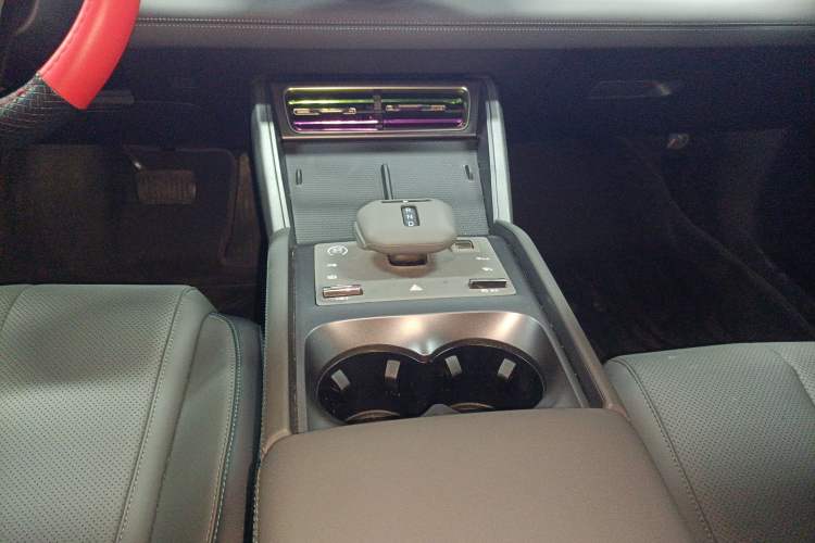 Used BYD Qin L 2025 DM-i Smart Drive 80KM Leading Model Gear Lever
