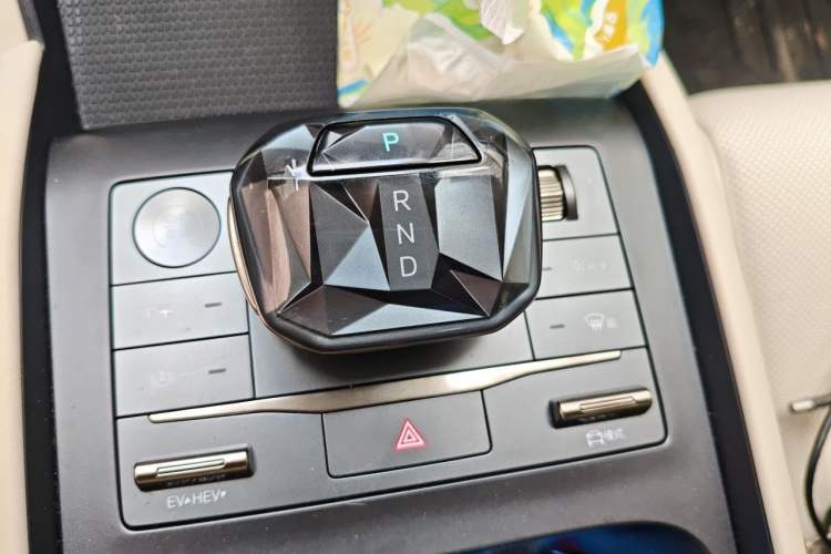 Used BYD Qin L 2025 DM-i Smart Drive 80KM Leading Model Gear Lever