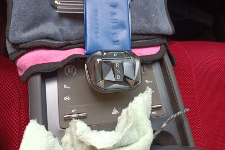 Used BYD Qin L 2025 DM-i Smart Drive 120KM Leading Model Gear Lever
